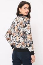 Veste Flora