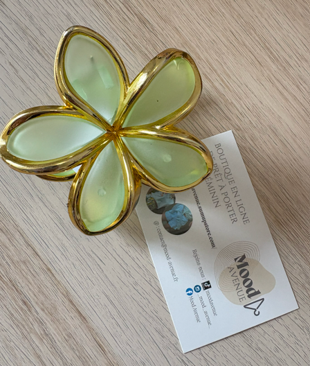 Pince à cheveux fleur avec liseré doré